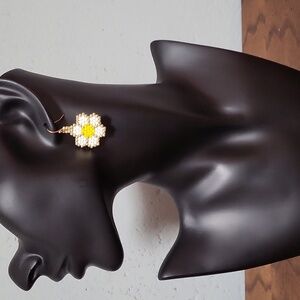 Daisy Beaded Earrings - White and Yellow